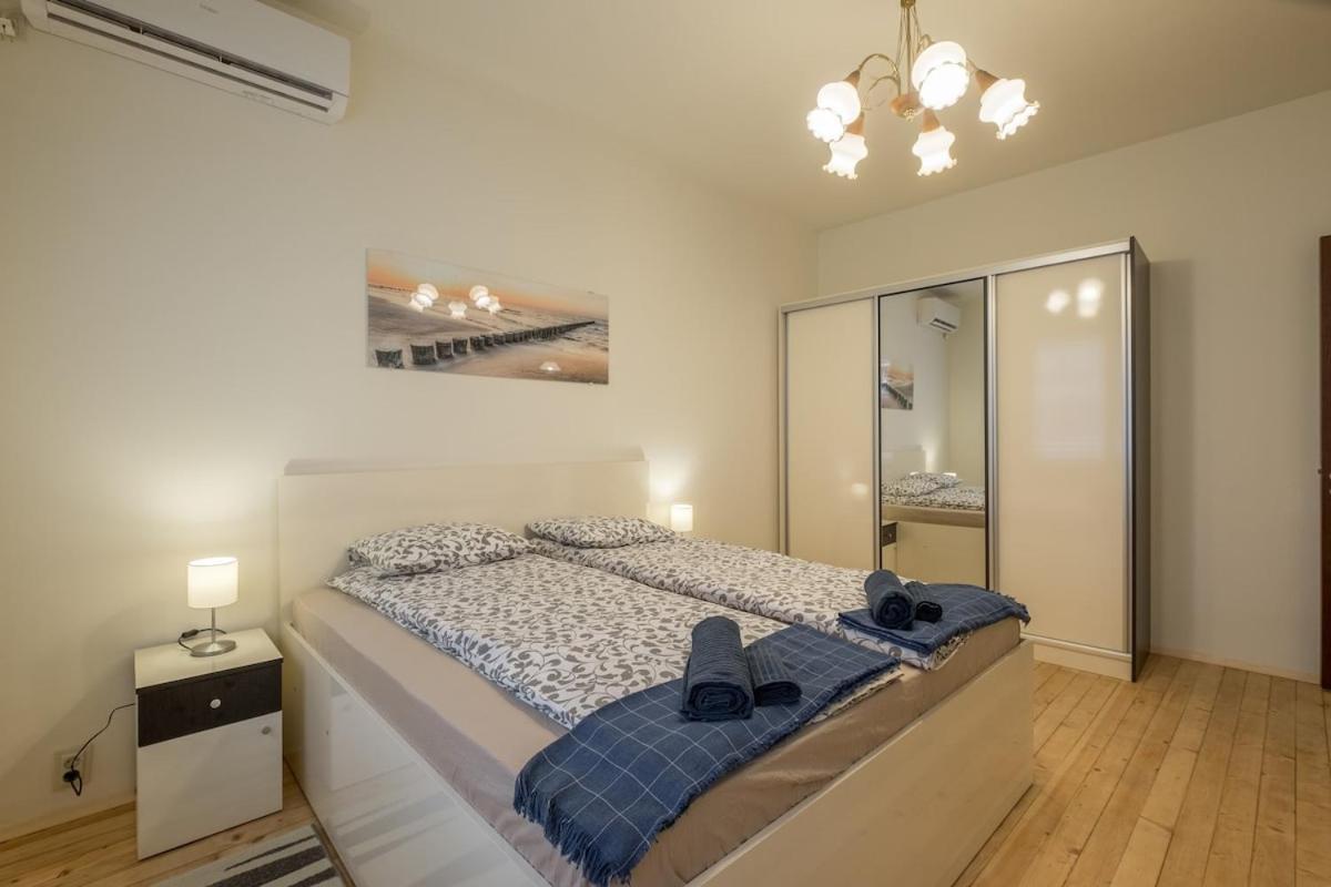 Stylish Center Flat 100m To Vitosha Blvd Apartment