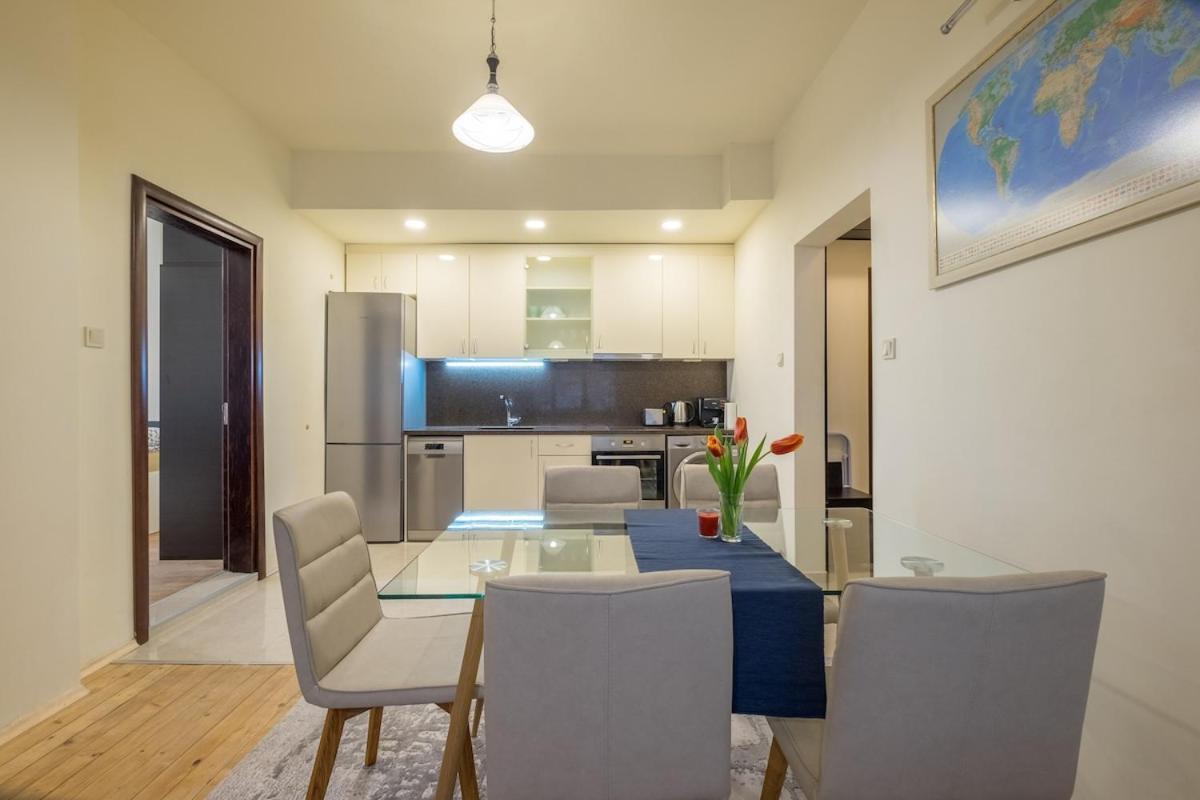 Apartment Stylish Center Flat 100m To Vitosha Blvd