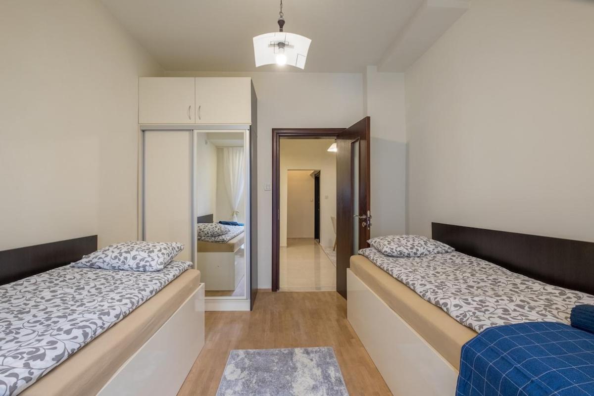 Stylish Center Flat 100m To Vitosha Blvd Apartment