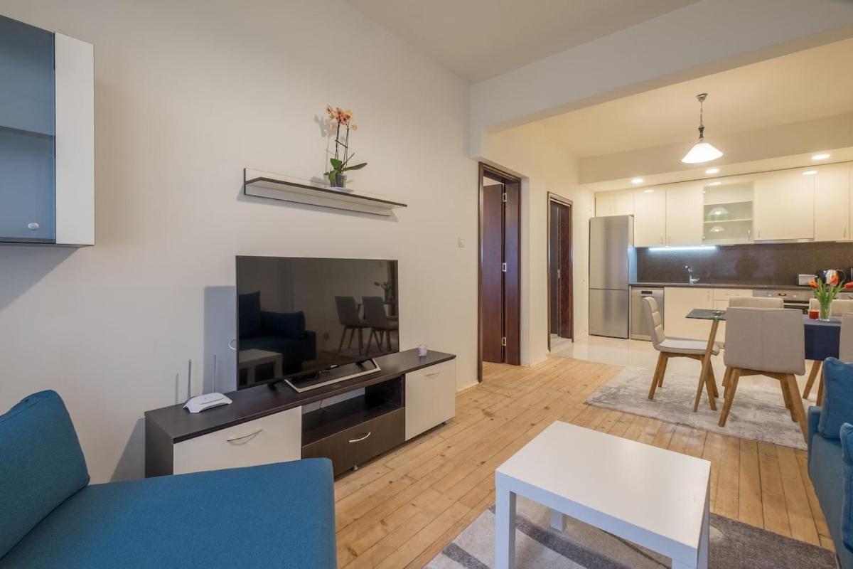 Apartment Stylish Center Flat 100m To Vitosha Blvd Sofia