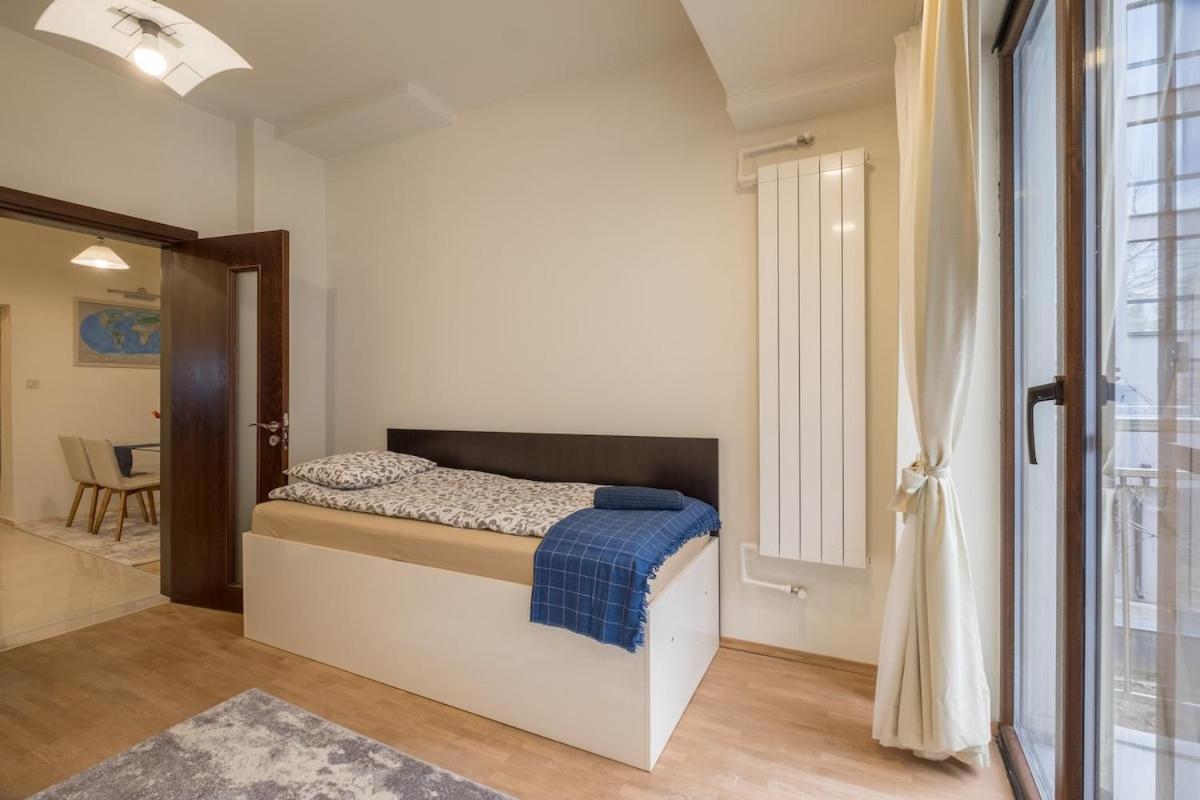 Stylish Center Flat 100m To Vitosha Blvd Apartment